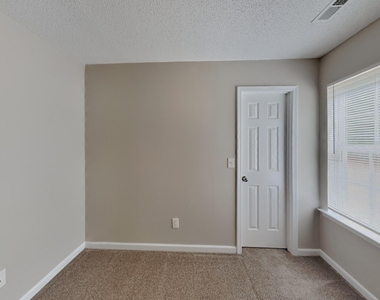 223 Pebblestone Drive - Photo Thumbnail 14