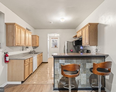 614 Benson Street - Photo Thumbnail 7