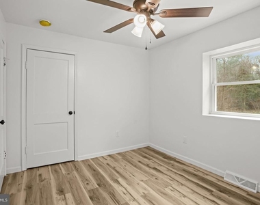 19717 Oak Court - Photo Thumbnail 16