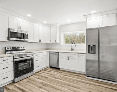 19717 Oak Court - Photo Thumbnail 4