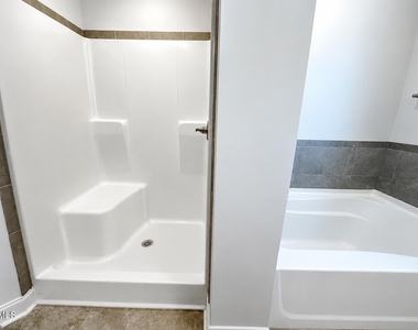 536 Amusement Drive - Photo Thumbnail 15