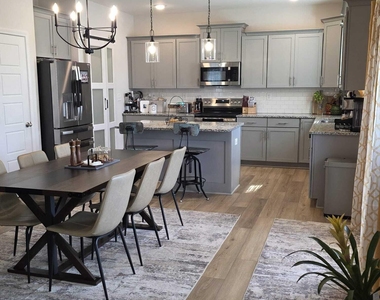 536 Amusement Drive - Photo Thumbnail 3