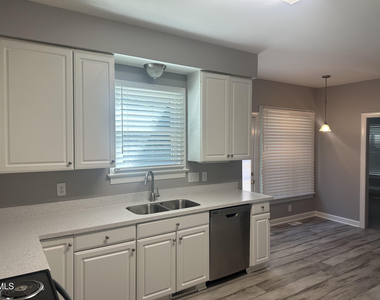 5104 Vann Street - Photo Thumbnail 3