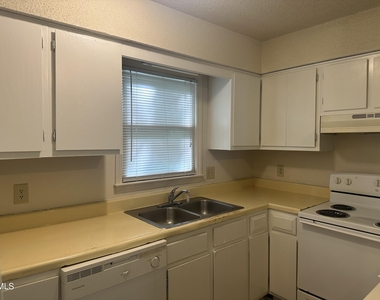 5104 Vann Street - Photo Thumbnail 4