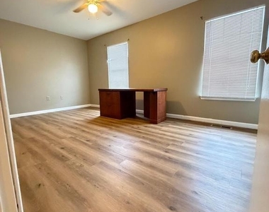 4621 Langston Drive - Photo Thumbnail 8