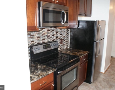 9716 Lake Pointe Court - Photo Thumbnail 10