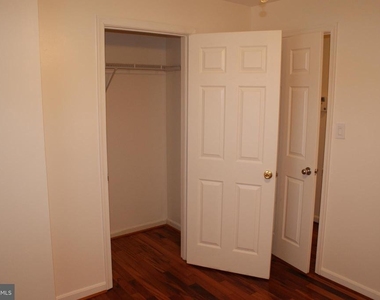 9716 Lake Pointe Court - Photo Thumbnail 19
