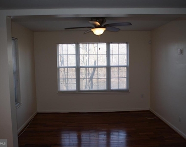 9716 Lake Pointe Court - Photo Thumbnail 5