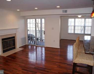 9716 Lake Pointe Court - Photo Thumbnail 4