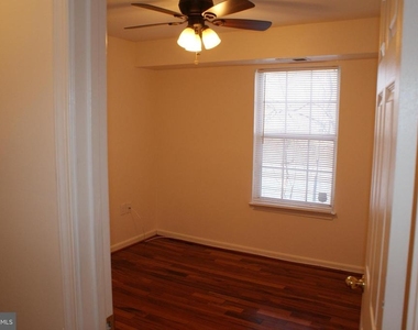 9716 Lake Pointe Court - Photo Thumbnail 18