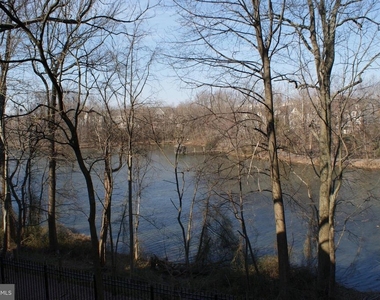 9716 Lake Pointe Court - Photo Thumbnail 7