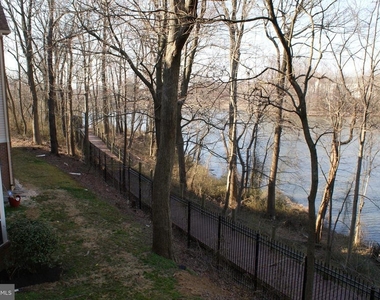 9716 Lake Pointe Court - Photo Thumbnail 8