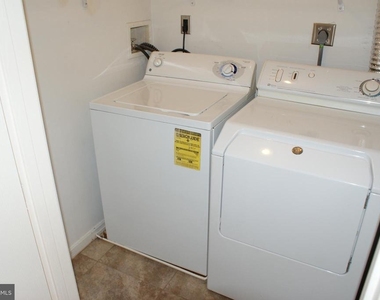 9716 Lake Pointe Court - Photo Thumbnail 15