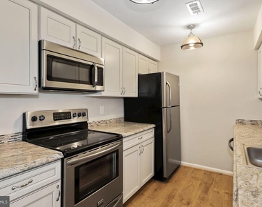 1601 Carriage House Terrace - Photo Thumbnail 8