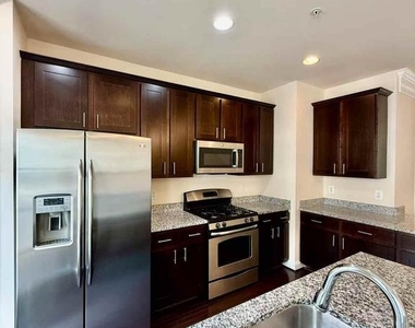 11918 Weybridge Lane - Photo Thumbnail 6