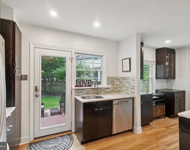 5802 Ryland Drive - Photo Thumbnail 7