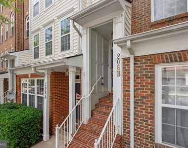 206 Heathwalk Street - Photo Thumbnail 2