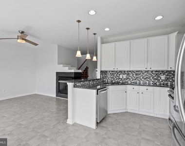 206 Heathwalk Street - Photo Thumbnail 9
