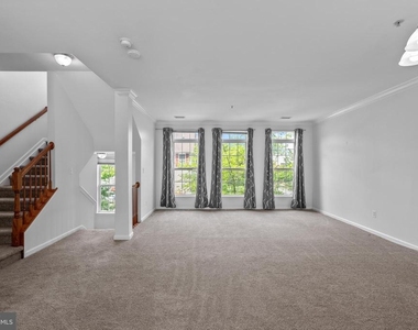 206 Heathwalk Street - Photo Thumbnail 7