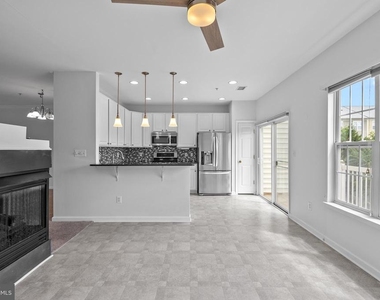 206 Heathwalk Street - Photo Thumbnail 8