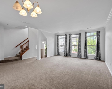 206 Heathwalk Street - Photo Thumbnail 6