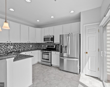 206 Heathwalk Street - Photo Thumbnail 10
