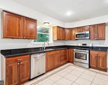 7001 Longwood Drive - Photo Thumbnail 5