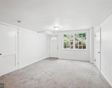 7001 Longwood Drive - Photo Thumbnail 18