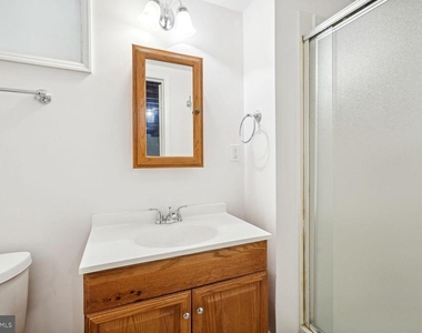 7001 Longwood Drive - Photo Thumbnail 19