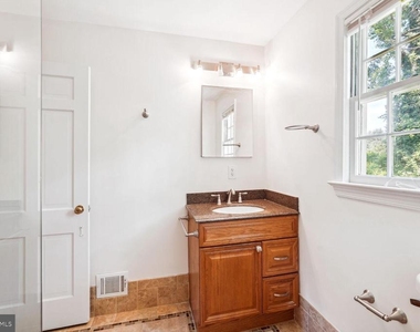 7001 Longwood Drive - Photo Thumbnail 14
