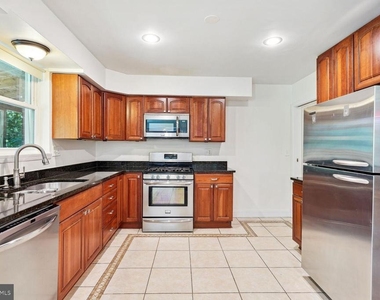 7001 Longwood Drive - Photo Thumbnail 6