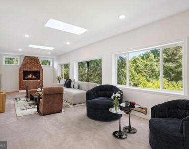 7001 Longwood Drive - Photo Thumbnail 4