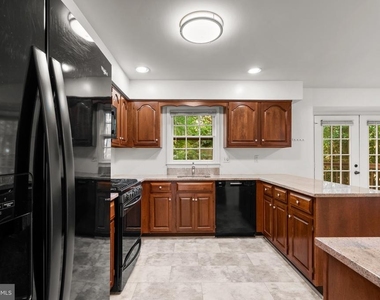 11017 Cedarwood Drive - Photo Thumbnail 9