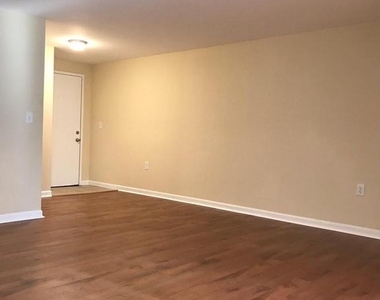 18120 Chalet Drive - Photo Thumbnail 10