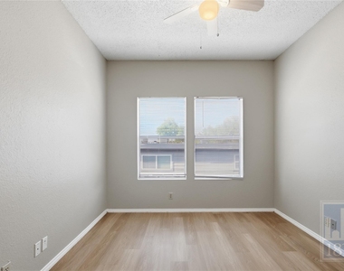 2804 Rio Grande St - Photo Thumbnail 17