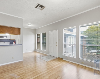 2804 Rio Grande St - Photo Thumbnail 8