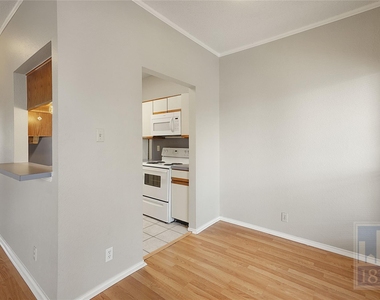 2804 Rio Grande St - Photo Thumbnail 4