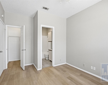 2804 Rio Grande St - Photo Thumbnail 14