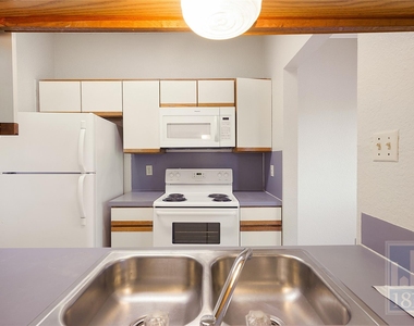2804 Rio Grande St - Photo Thumbnail 3