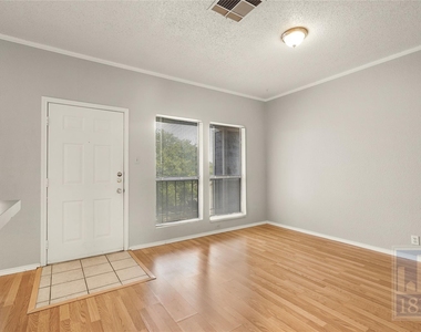 2804 Rio Grande St - Photo Thumbnail 9