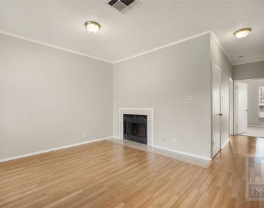 2804 Rio Grande St - Photo Thumbnail 8