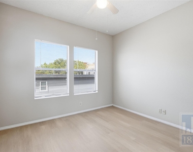 2804 Rio Grande St - Photo Thumbnail 15