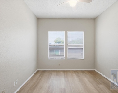 2804 Rio Grande St - Photo Thumbnail 13