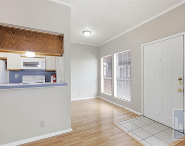 2804 Rio Grande St - Photo Thumbnail 10