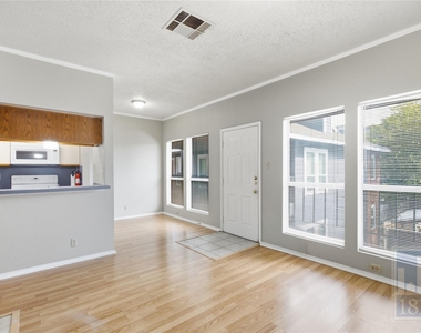 2804 Rio Grande St - Photo Thumbnail 6