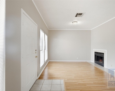 2804 Rio Grande St - Photo Thumbnail 2