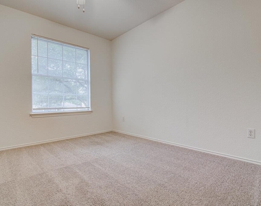 4300 Companeros Way - Photo Thumbnail 17