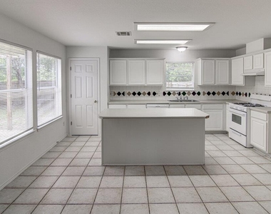 4300 Companeros Way - Photo Thumbnail 9
