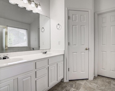 4300 Companeros Way - Photo Thumbnail 23