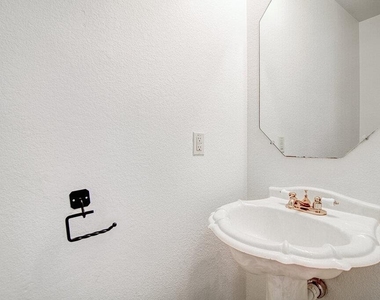 4300 Companeros Way - Photo Thumbnail 12